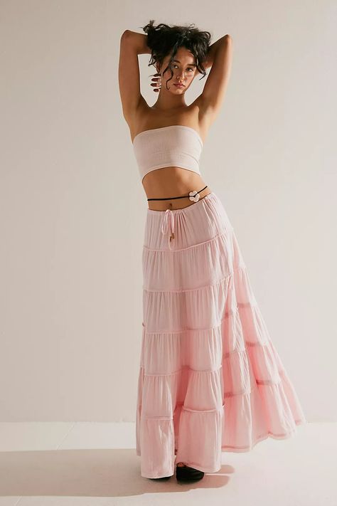 Pink Maxi Skirt, Summer Outfits 2024, Beach Styles, Beach Clothing, Skirts Long, Hippie Style Clothing, Pleated Long Skirt, Tiered Maxi Skirt, Crop Top Casual