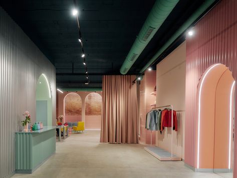 Flagship Store Mietis / Evvo Retail Jewelry Atelier, Retail Decor, Retro Shop, Retail Store Design, Commercial Architecture, Commercial Space, Architecture Office, Salon Decor, Flagship Store