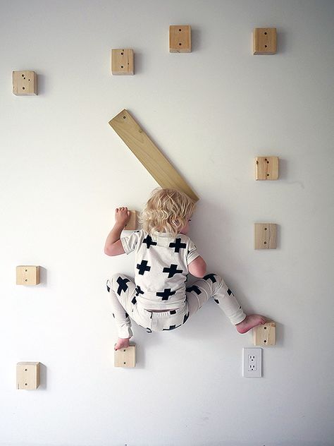 rock-climbing-wall-bee Diy Climbing Wall, Climbing Wall Kids, Climbing Design, Indoor Jungle Gym, Kids Indoor Play, Diy Playroom, Indoor Climbing, Rock Climbing Wall, Woodworking For Kids