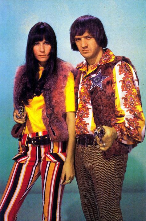 Sonny & Cher, those were the days when she could really sing...............just saying Sony And Cher, Sonny And Cher, Cher And Sonny, Sonny Cher, Cher Outfits, I Got You Babe, Hallowen Costume, Bravo Tv, Crazy Outfits