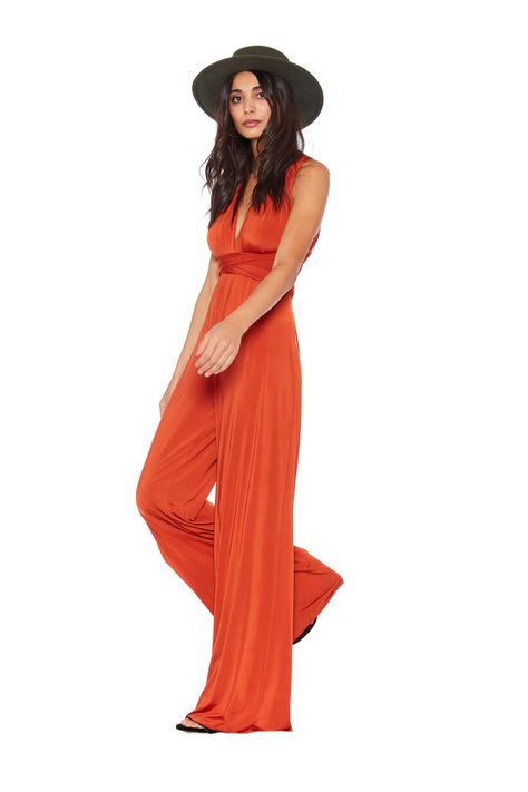 The Convertible Jumpsuit by Twobirds can be worn over 15 ways, with a different look and vibe each time. Wear it as a bridesmaid, to brunch, or around the house because it's THAT comfortable. Bonfire Wedding, Wedding Attire For Women, Rust Wedding, Bridesmaids Jumpsuits, Marlene Hose, Desert Chic, Convertible Bridesmaid Dress, Bridal Jumpsuit, Velvet Jumpsuit