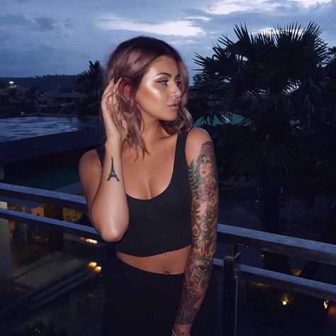 Highlight Cathlin Ulrichsen Tattoo, Kehlani Blonde And Black Hair, Girl Portrait Tattoo, Gangsta Girl Style, Im A Lady, Inked Babes, Girl Tips, Rib Tattoo, Inked Girls