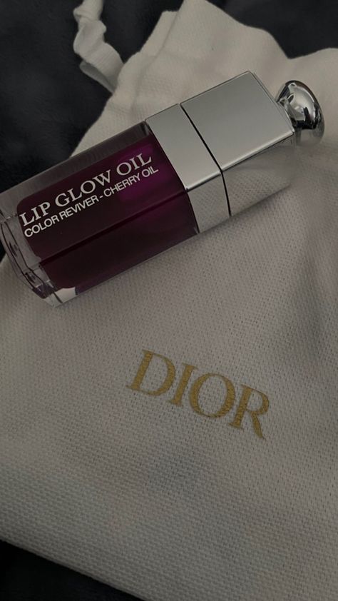 Dior Lip Oil Aesthetic, Lip Oil Aesthetic, Oil Aesthetic, Gloss Dior, Dior Lip Glow Oil, Dior Lip Oil, Rich Gifts, Dior Lipgloss, Lip Glow Oil