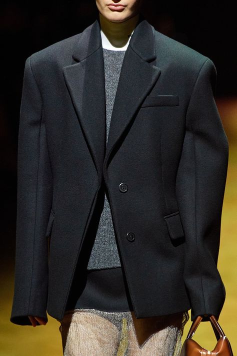 Prada Fall 2022, Minimalistic Outfits, Detail Photos, Grey Outfit, Fall 2022, Mode Inspo, 가을 패션, Fashion Sale, Bold Fashion