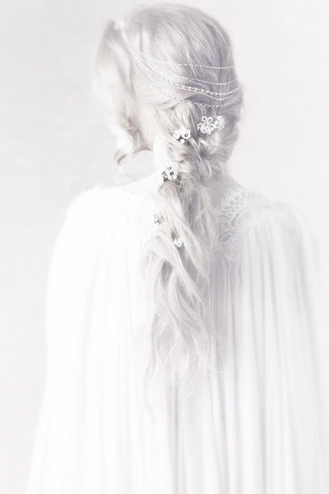 Colour/Aesthetic Themes - White Aesthetic - Wattpad Look Gatsby, Long White Hair, Flowers In Her Hair, White Queen, Ice Queen, Aesthetic Themes, Shades Of White, White Aesthetic, White Hair