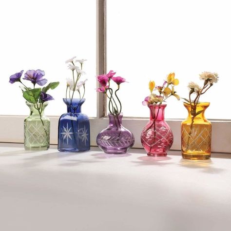 A set of five mini vases because artfully displaying flowers with five small vases is much better than using one big one. 25 Things That Will Add A Personal Touch To Your Home Glass Bud Vases, Mini Vases, Small Glass Vases, Miniature Vase, Photo Frame Design, Mini Vase, Glass Vases, Vase Set, Small Vase