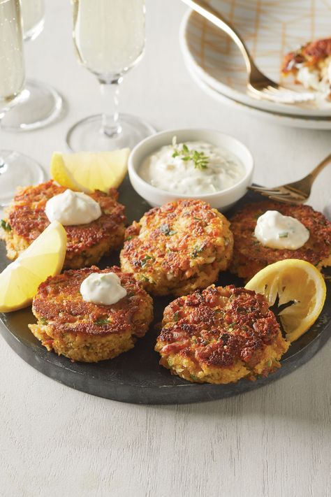 A Rhode Island classic turns into app-sized fish cakes with little effort. Clams casino are popular throughout New England for a reason: They’re addictively good. But forget the half shells and broiling ... these Clams Casino Cakes are just as good — actually, better, since they can be made ahead. Clam Fritters Recipe, Canned Clam Recipes, Clam Cakes, Clams Casino, Lemon Aioli, Cake Calories, Fish Cakes, Clam Bake, Clam Recipes