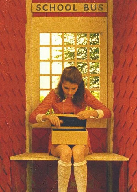 Evas Inspiration // Moonrise Kingdom by Wes Anderson | Run Eva Run Wes Anderson Aesthetic, Wes Anderson Style, Kara Hayward, Wes Anderson Movies, Wes Anderson Films, The Royal Tenenbaums, Moonrise Kingdom, Septième Art, Film Inspiration