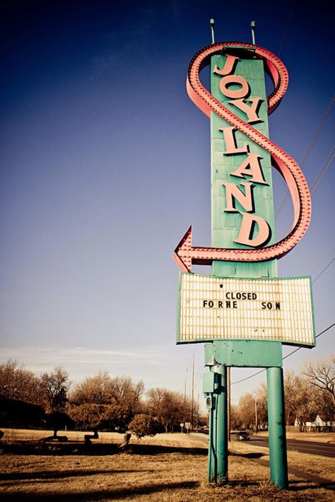 Deserted Places: Joyland: An abandoned amusement park in Kansas Joyland Amusement Park, Abandoned Theme Parks, Abandoned Amusement Park, Desert Places, Abandoned Amusement Parks, Last Ride, Parc D'attraction, Abandoned Mansions, Roadside Attractions