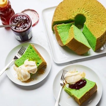 Pandan Bundt Cake, Chiffon Cake Recipe, Pandan Chiffon Cake, Lemon Chiffon Cake, Pandan Cake, Asian Dessert, Bundt Cakes, Yellow Cake, Chiffon Cake