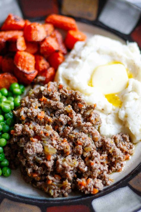 Easy and Delicious Scottish Mince and Tatties! - Explore Cook Eat Mince And Tatties, Scottish Dishes, Scottish Recipes, Beef Stock, Super Duper, Stir Fry, Love Food, Comfort Food, Food To Make