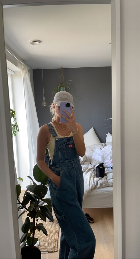 Slouchy Overalls Outfit, Overalls Outfit Aesthetic, Overall Fits, Cute Overall Outfits, Jumpsuit Outfit Casual, Overalls Fashion, Overall Outfit, Overalls Outfit, Aesthetic Fits