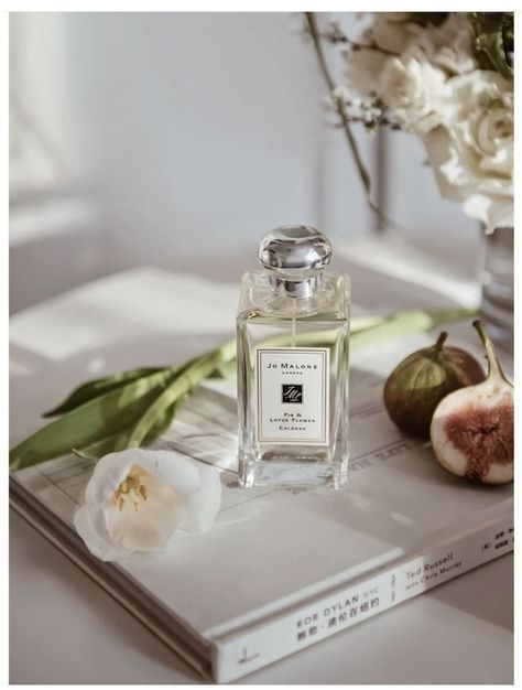 Perfume Lifestyle Photography, Perfume Product Shoot, Jo Malone Aesthetic, Luxury Perfume Packaging, Stills Photography, Jo Malone Perfume, Cosmetic Inspiration, Fragrance Photography, Skincare Products Photography