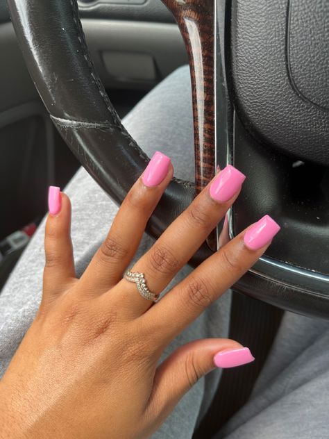 Short Solid Color Acrylic Nails, Bright Pink Acrylic Nails, Pink Short Acrylic Nails, Solid Color Acrylic Nails, Bright Pink Nails, Pink Coffin, Cute Spring Nails, Short Square Nails, Short Acrylic