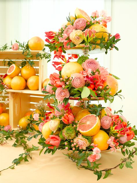 Deco Fruit, Deco Buffet, Citrus Baby, Fruit Centerpieces, Citrus Wedding, Tafel Decor, Tiered Trays, Deco Floral, Deco Table