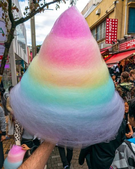 Is this the biggest cotton candy stick in the world? _ You can't visit Harajuku in Tokyo without stopping in at Totti Candy Factory Shop.… Cotton Candy Sticks, Unicorn Desserts, Candy Factory, Candy Sticks, Rainbow Food, Candy Art, Candy Dispenser, Unicorn Foods, Candy Floss