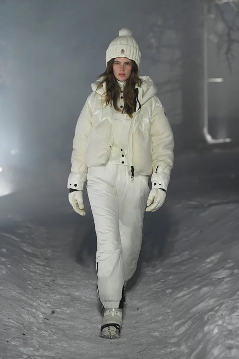 Moncler Grenoble Fall 2024 Ready-to-Wear Runway, Fashion Show & Collection Review [PHOTOS] Moncler Grenoble, Ski Girl, Show Collection, Fashion Show Collection, Fall 2024, Ski Wear, Runway Fashion, Fashion News, Fashion Show