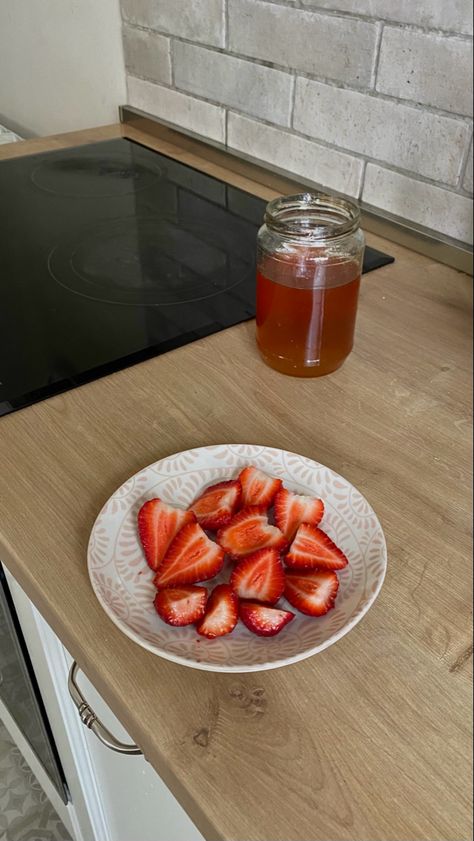 #strawberry #strawberries #berries #honey #delish #snackideas #healthyfood #healthyrecipe #pinterest #aesthetic Strawberry Honey, Snack Time, Honey, Healthy Recipes, Snacks