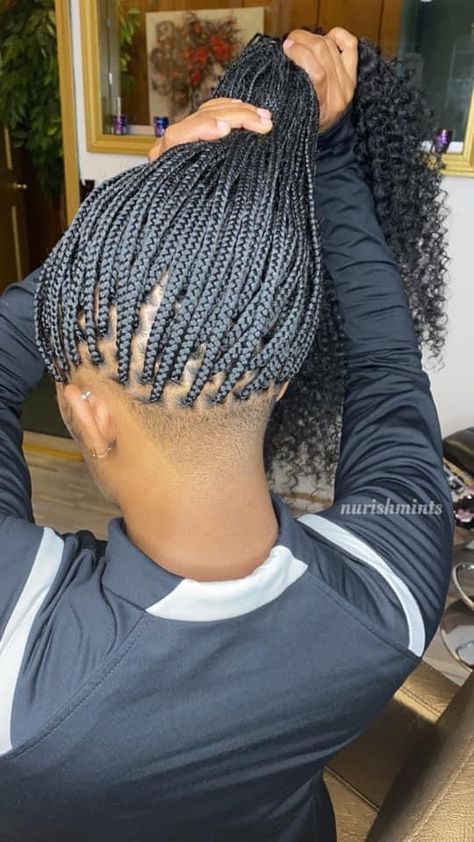 Undercut With Knotless Braids, Braids With Shaved Back Undercut, Knotless Braids Undercut, Undercut Knotless Braids, Shaved Head With Braids, Braided Hairstyles With Undercut, Undercut Braids Hairstyles Black Women, Undercut With Braids Black Women, Knotless Braids With Undercut