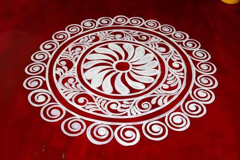 Alpona Art, Aipan Art, Kolka Design, Art Rangoli, Bengali Culture, Very Easy Rangoli Designs, Rangoli Designs Photos, Alpona Design, Ganesh Art Paintings