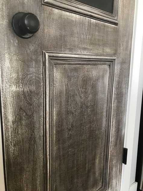 Faux Wood Door, Painted Interior Door, Dyi Painting, Furniture Remake, Distressed Doors, Light Paint Colors, Painting Laminate Furniture, Distressed Furniture Painting, Painted Interior Doors