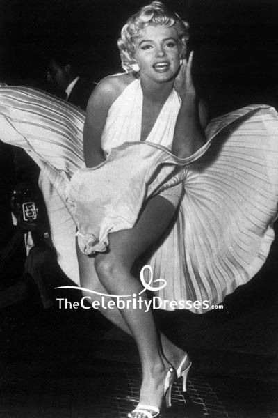 #MarilynMonroe #WhiteDresses #HalterDresses Pleated Dress In Movie The Seven Year Itch - #CelebrityDresses 7 Year Itch, Marilyn Monroe Fotos, Marilyn Monroe Poster, Marilyn Monroe Dress, Milton Greene, Monroe Dress, Carolyn Jones, Anna Faris, Gentlemen Prefer Blondes