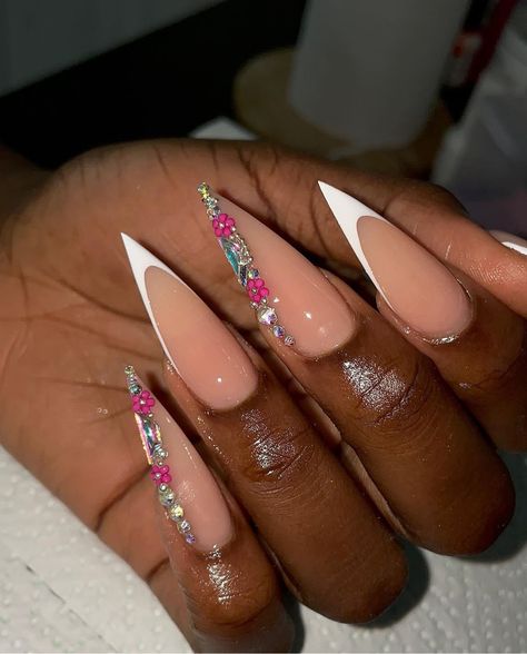 Stiletto Nail Designs 2024, Stilleto Nails French Tip Designs, Stilettos Nails Designs, Winter Nails Stiletto, French Stiletto Nails Design, Fall Stilleto Nails, Almond Long Nails, Stiletto French Tip, French Tip Stiletto