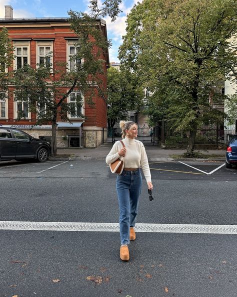 Fall fit check 🧸💌🍂🧣🌧️ rudenīgais outfits no Guess @denimdream.lv 🍁 #denimdream #denimdreamlatvia #ad Pilates Princess, Fall Fit, Interview Outfit, Rainy Day Outfit, Airport Outfit, Pink Outfit, Casual Dinner Outfit, Fit Check, School Outfit