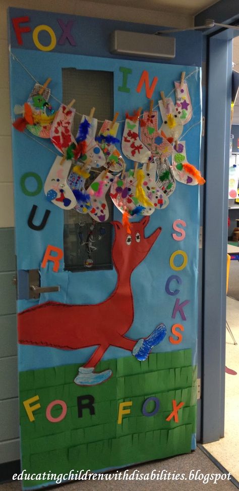 Trendy Classroom, Classroom Door Decorations, Fox In Socks, Classroom Door Decor, Dr Seuss Activities, Dr Seuss Crafts, Bullentin Boards, Doodle Bugs, Seuss Crafts