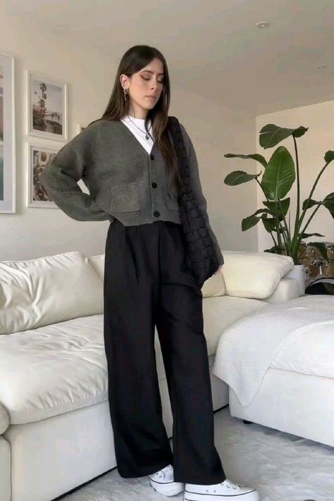 Slacks Outfit, Alledaagse Outfit, Black Pants Outfit, Mode Hijabi, Chique Outfit, Casual Work Outfits Women, Teaching Outfits, Stylish Work Attire, Corporate Outfits