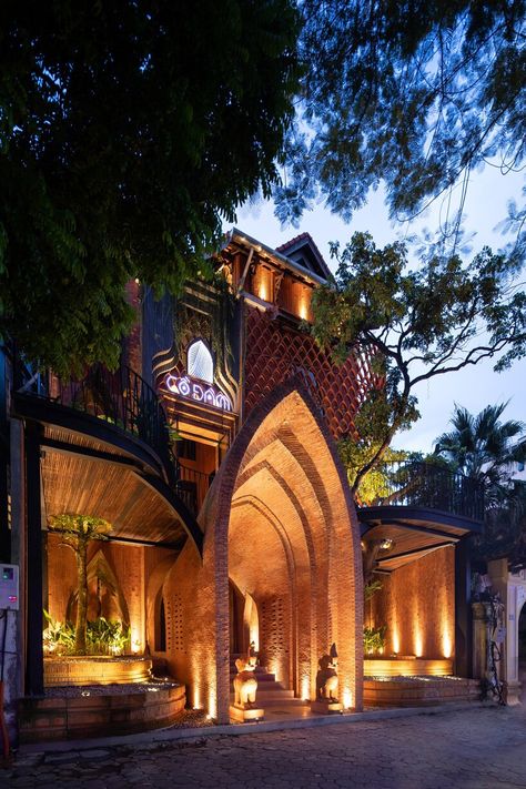 le house designs vegetarian restaurant in vietnam to resemble a champa red brick temple Restaurant Outside Design, Restaurant Elevation Design, Restaurant Entrance Design, Restaurant Facade Design, Restaurant Elevation, Cafe Architecture, Restaurant Architect, Brick Cafe, Restaurant Exterior Design