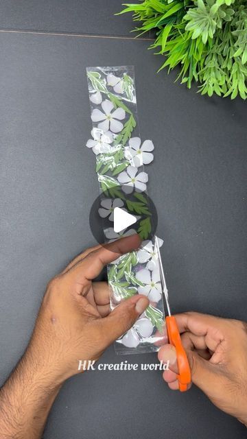 How To Make A Bookmark, Trending Flowers, Flowers Bookmarks, Plant Bookmark, How To Make Bookmarks, July 28, Book Making, Voyage, Scrapbooking