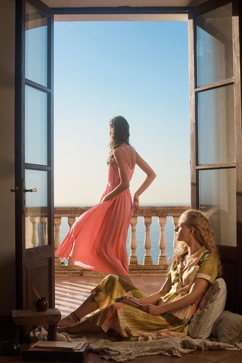 Frederikke Sofie & Nora Attal Model Mango SS19 Collection Luisa Positano, Mediterranean Fashion, House With A View, House View, Mode Editorials, Mango Fashion, Fashion Catalogue, Style Spring, Pleated Midi Dress