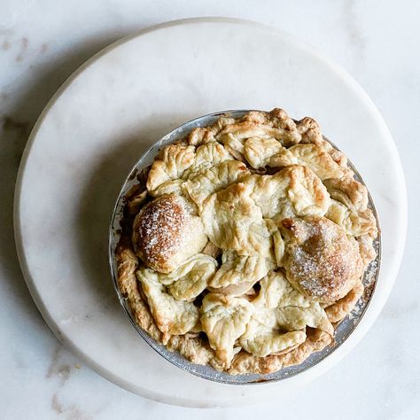 Pear Cardamom, Pear Cardamom Pie, Almond Pear Tart Recipe, Pear And Cardamom Cake, Pear Almond Tart, Vanilla Pie, Pear Pie, Just Pies, Sliced Pears