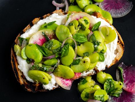 A Perfect Spring Lunch: Marinated Fava Beans and Ricotta Toast Salad Snap, Dilly Beans, Fresh Ricotta, Spring Lunch, Ricotta Toast, How To Cook Liver, Fava Beans, Sugar Snap Peas, Snap Peas