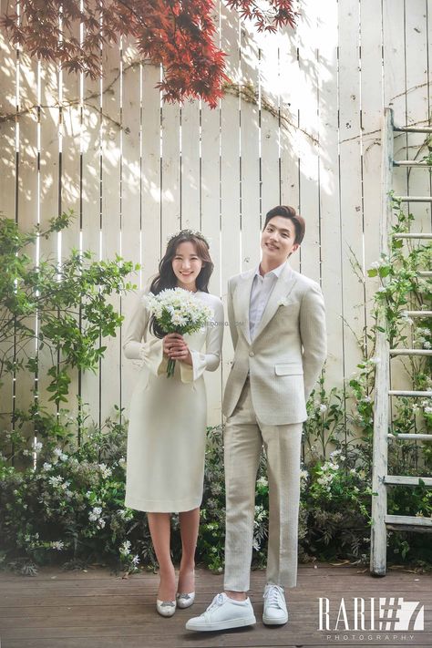 Korean Prewedding Photography, Prenuptial Photoshoot, Korean Wedding Dress, Wedding Fotos, Photography Simple, Korea Wedding, Korea Pre Wedding, Korean Wedding Photography, Wedding Photo Studio