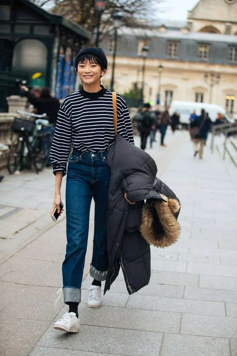 Socks Outfit Sneakers, Mama Fashion, Outfits With Striped Shirts, Remain Silent, Dressing Tips, Paris Couture, Sneakers Street Style, Sock Outfits, Divers Watch