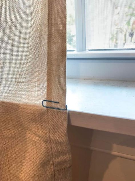 How To Make Cafe Curtains Without Sewing - The Honeycomb Home Curtains Without Sewing, Diy Drapes, Curtain Wire, Half Curtains, Diy Interior Decor, Cafe Curtain, Diy Shorts, Bathroom Refresh, White Living