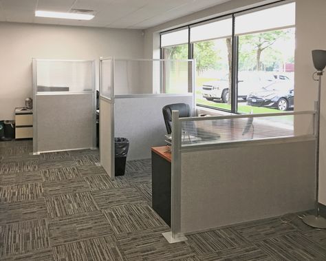 Small Office Partition Ideas, Small Business Office Space, Diy Cubicle, Cubicle Organization, Work Office Ideas, Cubicle Partitions, Small Business Office, Office Cubicles, Office Redo