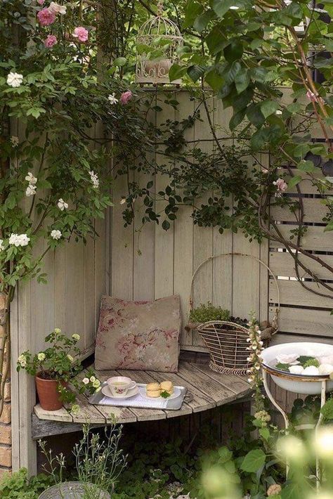 Cottage Garden Patio, Garden Nook, نباتات منزلية, Desain Lanskap, Corner Garden, Garden Deco, Gorgeous Gardens, Garden Cottage, Saitama