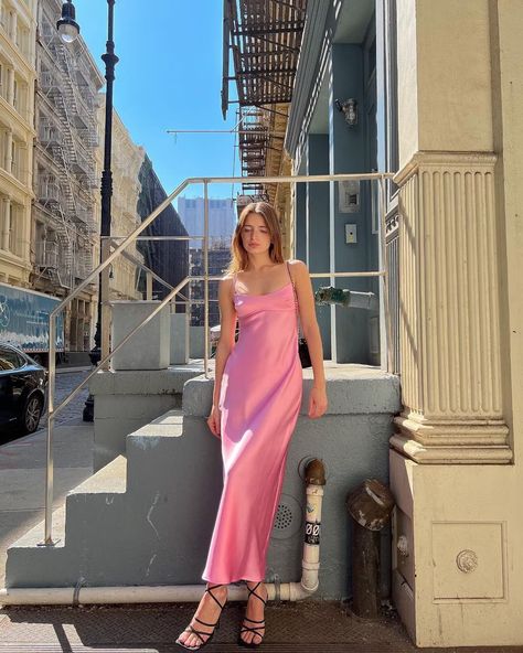 Satin Dress Aesthetic, Satin Dress Outfit, Satin Party Dress, Simple Satin, Party Dress Wedding, Party 2023, Pink Satin Dress, Dresses Boho, Dress Wedding Guest