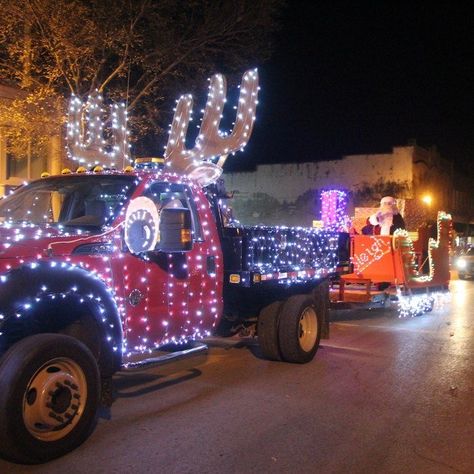 Warrensburg Missouri, Missouri Vacation, Christmas Parade Floats, Holiday Parades, Christmas Light Displays, Christmas Float Ideas, Parade Float, The Ozarks, Christmas Parade