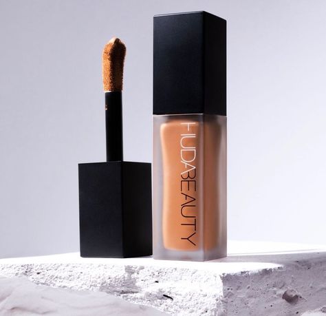 Huda Beauty Faux Filter Concealer, Huda Beauty Concealer, Best Full Coverage Concealer, Matte Concealer, Products Recommendations, Tan Skin Tone, Glitter Lip, Makeup And Accessories, Glitter Lip Gloss