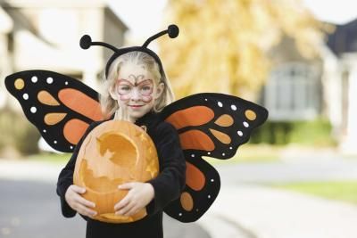 How to Make a Bug Antenna Headband thumbnail Should Christians Celebrate Halloween, Easy Kids Costumes, Foam Costume, Bug Costume, Vintage Halloween Costume, Halloween Express, Theme Halloween, Halloween Photos, Diy Valentines Gifts