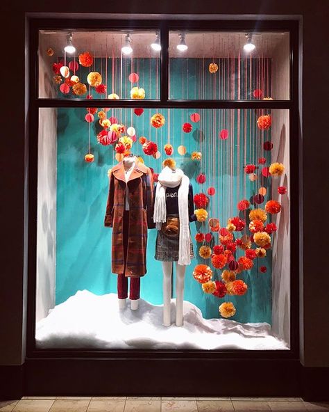 Anthropology Christmas Window Display, Winter Shop Window Display, Winter Retail Display, Anthropologie Christmas Window, Fall Retail Window Displays, Anthropologie Christmas Display, Spiral Design Art, Anthropologie Window Display, Anthropologie Display