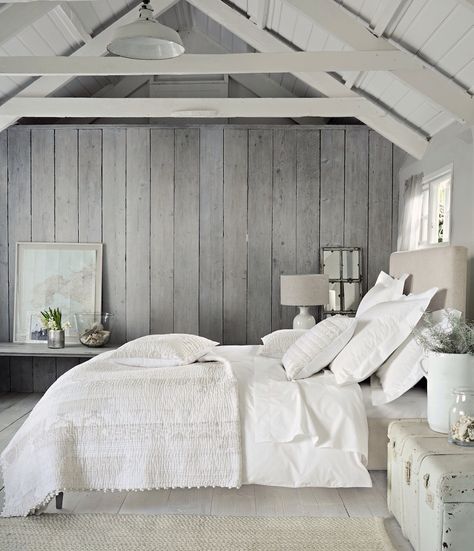 . Bedroom Schemes, White Wood Floors, Industrial Bedroom, Attic Bedrooms, White Bed, Attic Bedroom, Pretty Bedroom, Bedroom Loft, Farmhouse Bedroom