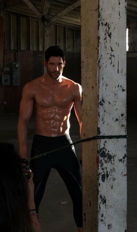 Lucifer s4 is gonna be great!!!! I cant wait!!! I hope he takes his clothes off more. Lol رسم كاريكاتير, Tom Ellis Lucifer, Tom Ellis, Lucifer Morningstar, The Perfect Guy, Muscular Men, Hot Actors, Morning Star, Shirtless Men