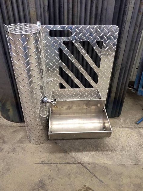 Pig feeder and water in one! Show Pig Pen Ideas, Show Pig Barn, Show Pigs, Pig Feeder, Pig Waterer, Livestock Showing, Pig Showing, Pig Breeds, Raising Pigs