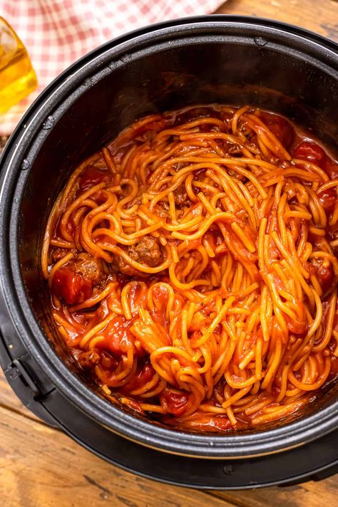 If you need an easy Instant Pot dinner recipe to add to your dinner rotation you have to try this delicious Instant Pot Spaghetti and Meatballs! It can be made with homemade meatballs or frozen meatballs if you are in a hurry. It's a one pot dinner that your family will love. Easy Instant Pot Spaghetti, Instant Pot Spaghetti And Meatballs, Easy Instant Pot Dinner, Homemade Meatballs Recipe, Instant Pot Dinner, Instant Pot Spaghetti, Easy Vegetable Side Dishes, Instant Pot Pasta Recipe, Dinner Rotation