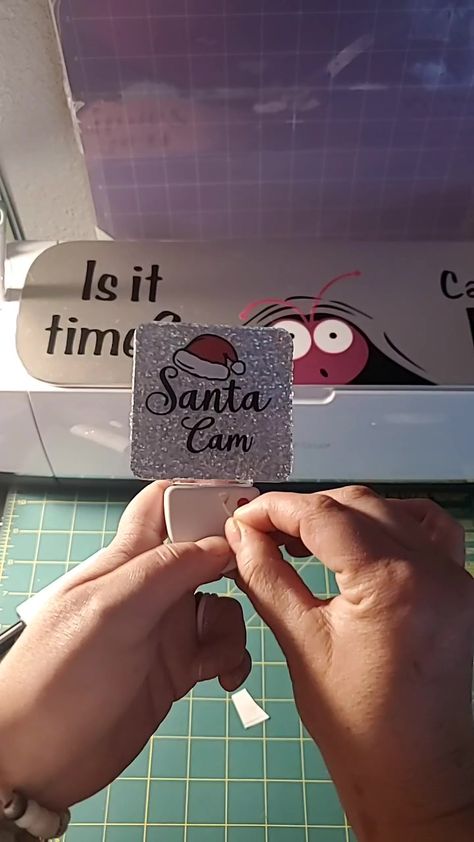 Easy Cricut Christmas Gifts, Santa Cam Diy, Santa Cam Nightlight Diy, Diy Santa Cam Night Light, Diy Santa Cam, Cricut Santa Camera Ornament, Santa Cam Night Light, Grinch Cam Ornament, Elf Cam